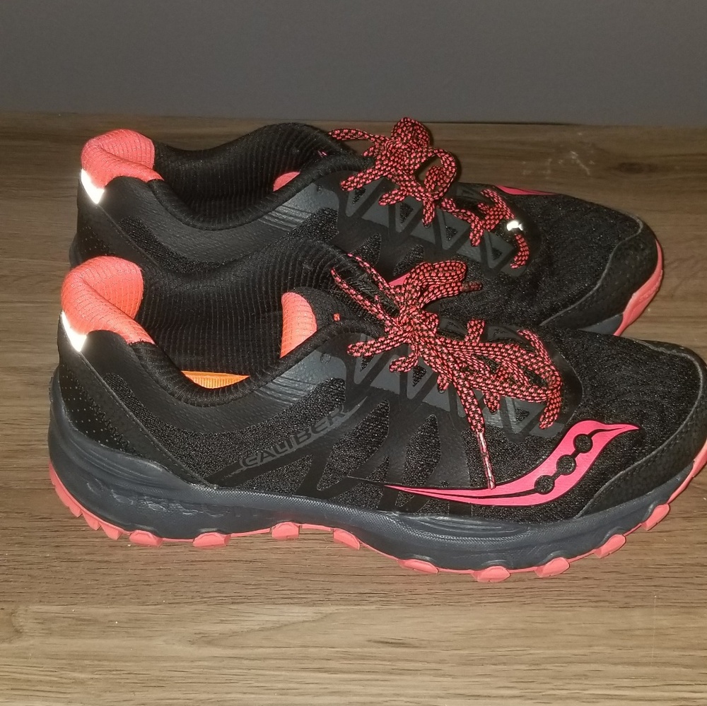 Saucony tennis shoes